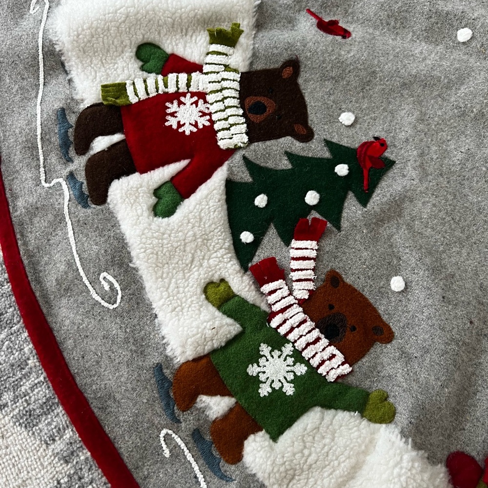 Crate & Barrel skating bears tree š² skirt - Picture 4 of 6
